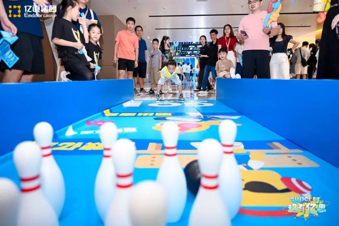 The rooftop garden transforms into a game paradise with duck-catching and bowling challenges. The rooftop garden transforms into a game paradise with duck-catching and bowling challenges.