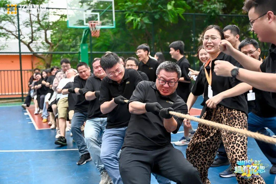 Emdoor employees compete in a high-energy tug-of-war match during the anniversary sports finals. Emdoor employees compete in a high-energy tug-of-war match during the anniversary sports finals.