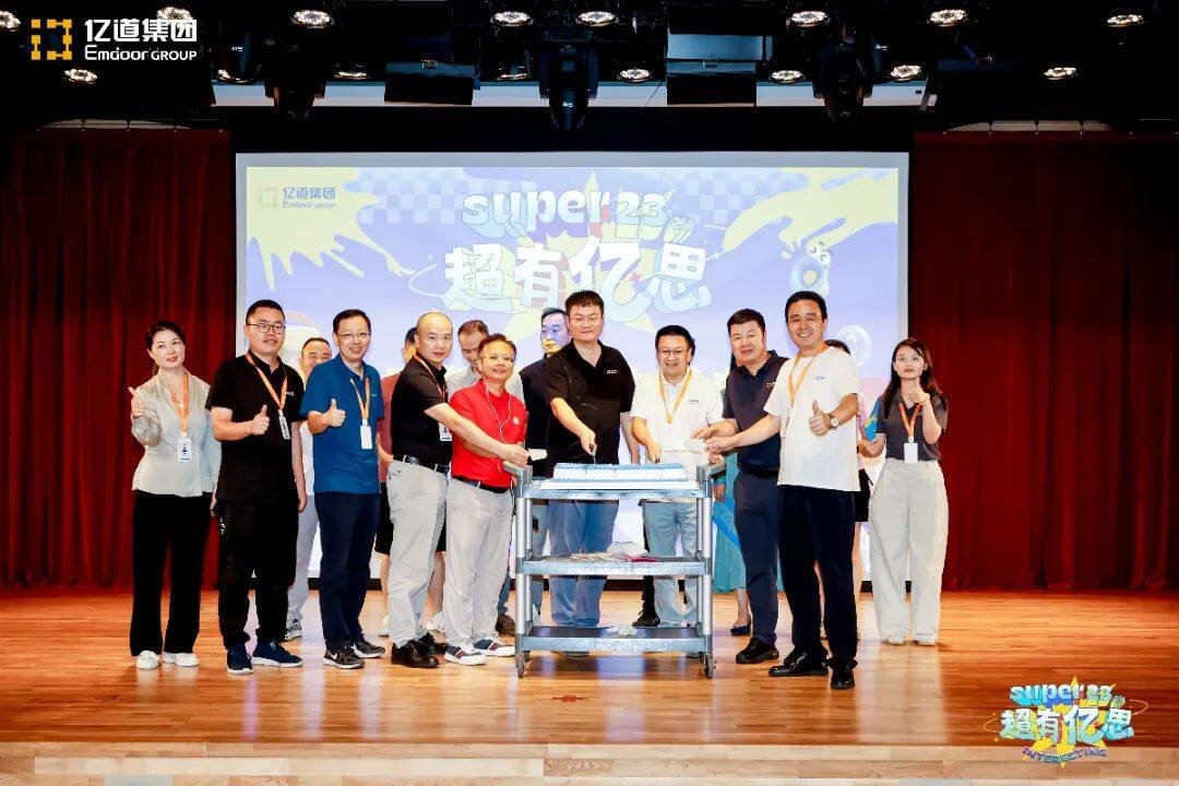 Emdoor Group leaders cutting cake at 23rd anniversary Emdoor Group leaders cutting cake at 23rd anniversary