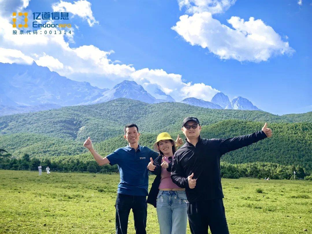 Team posing at Blue Moon Valley with Jade Dragon backdrop Team posing at Blue Moon Valley with Jade Dragon backdrop