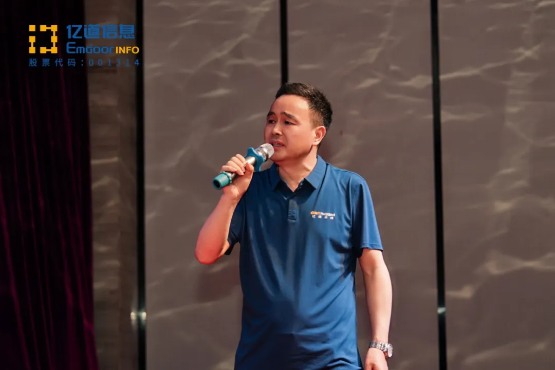 General Manager Liu sang “Friends” General Manager Liu sang “Friends”