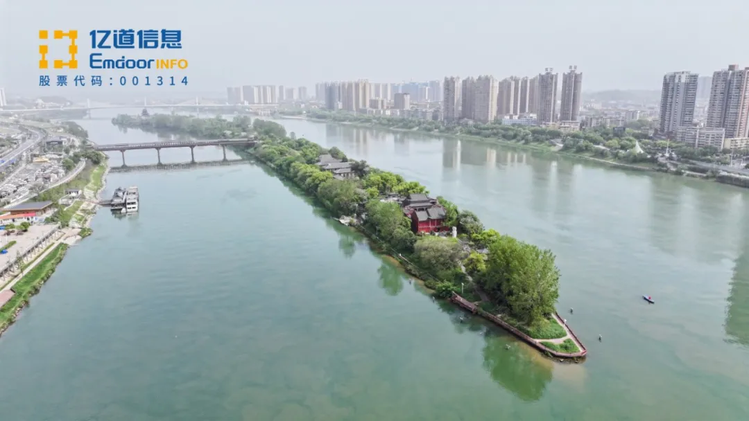 Reflections by the Xiang River Reflections by the Xiang River