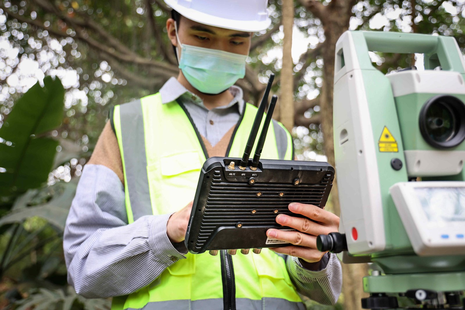 Enterprise-Grade Wi-Fi with Seamless Roaming Enterprise-Grade Wi-Fi with Seamless Roaming