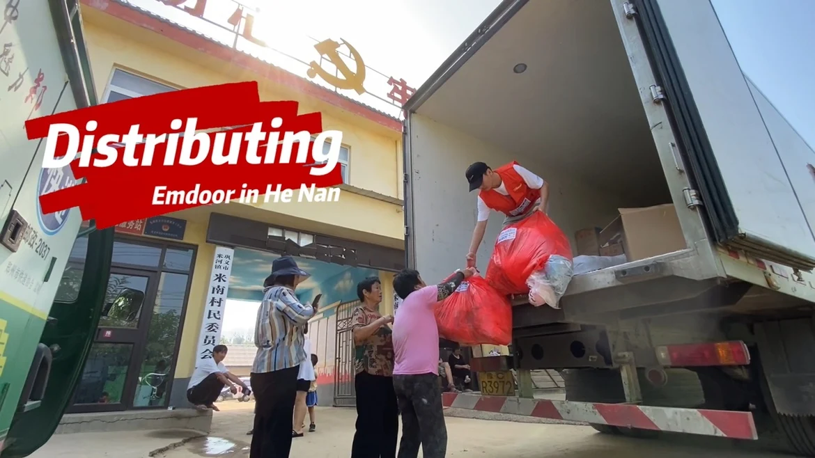 Emdoor group delivery living material to help Henan flood victims